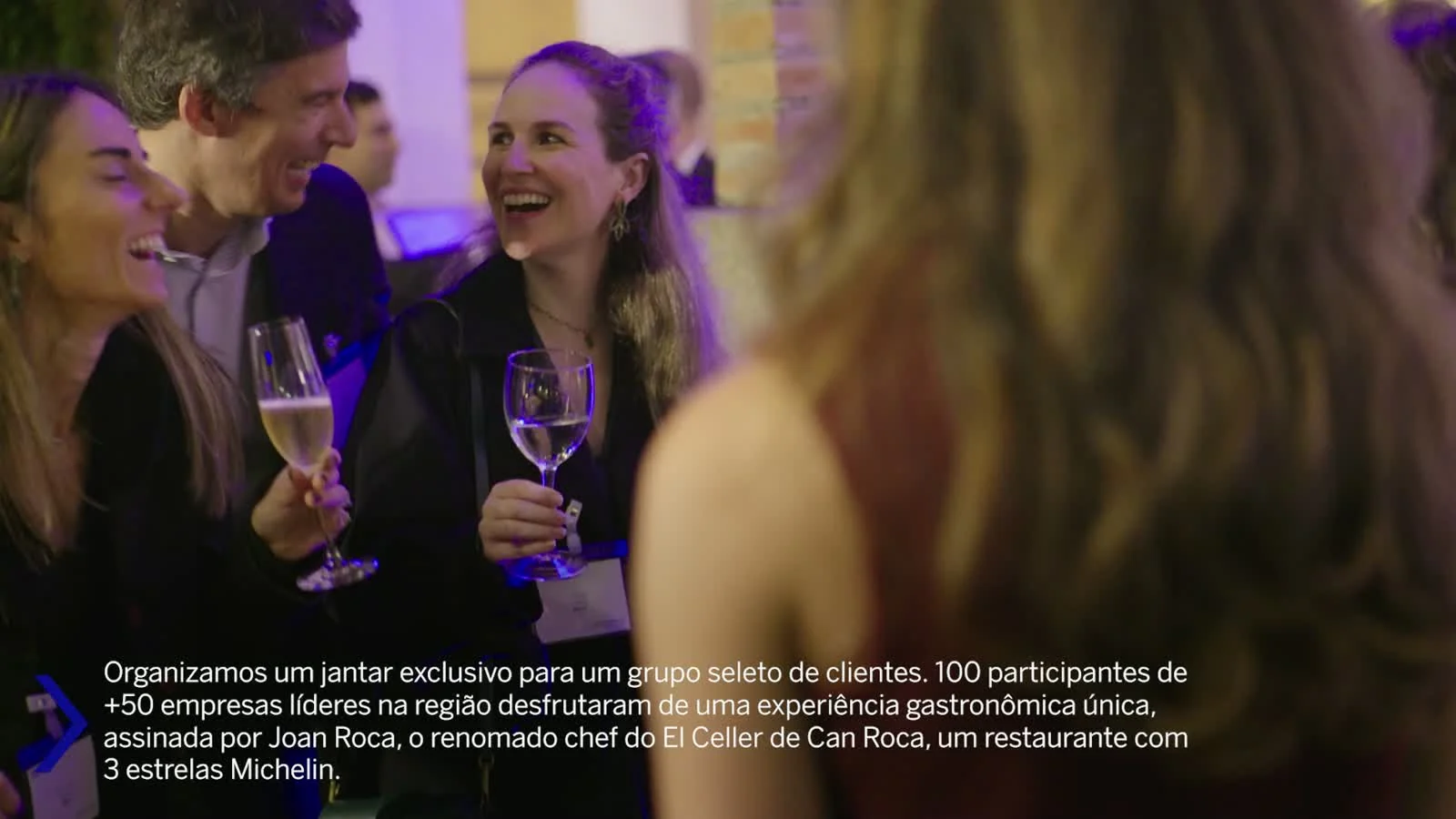 Executivos conversando no evento